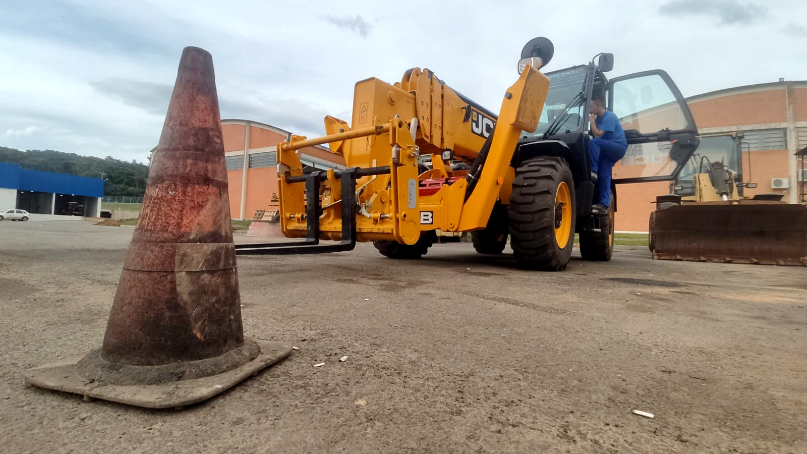 Imagem do post Construtora Locks recebe equipamentos para agilizar obras no Villa dos Imigrantes